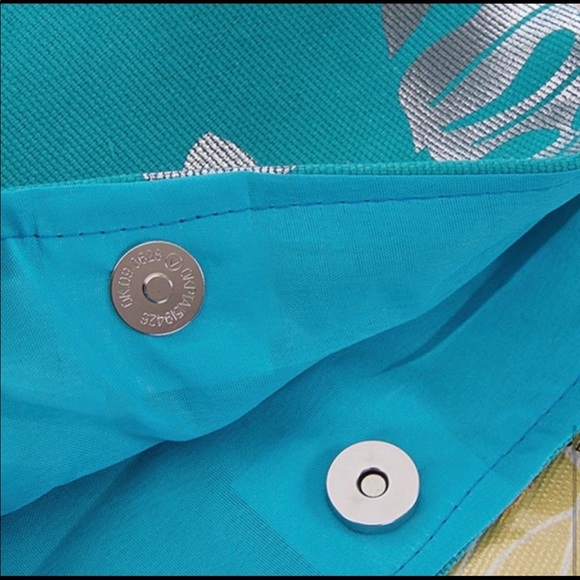 π₯Host Pickπ₯Large Silver Leaf Turquoise Tote - Picture 6 of 6